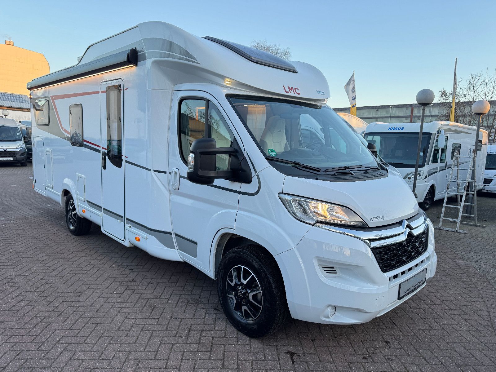 Fahrzeugabbildung LMC TOURER LIFT H 730 G DACHKLIMA SAT SKYROOF HUBBET