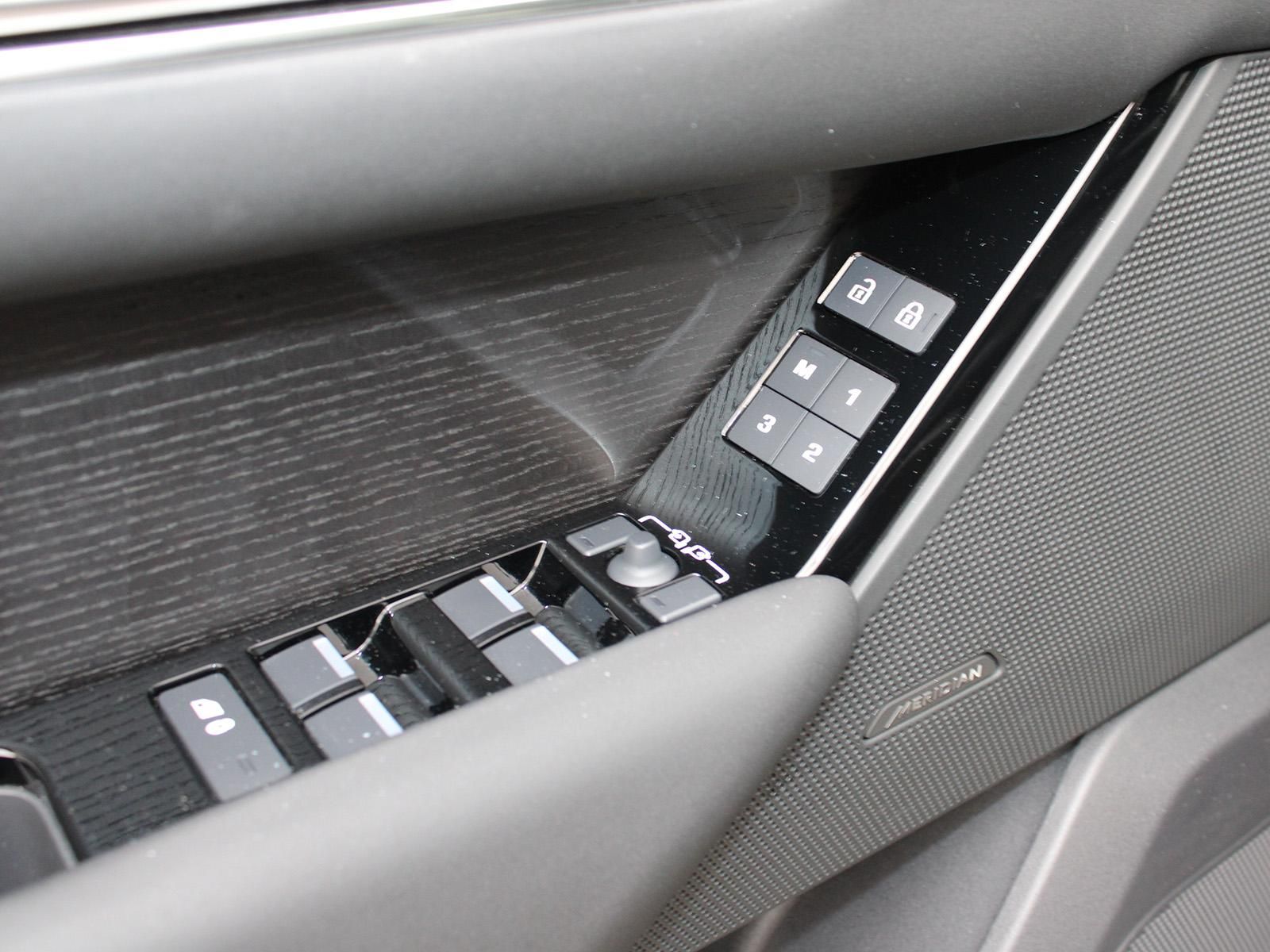 Fahrzeugabbildung Land Rover Range Rover Velar Dynamic SE P400e Hybrid