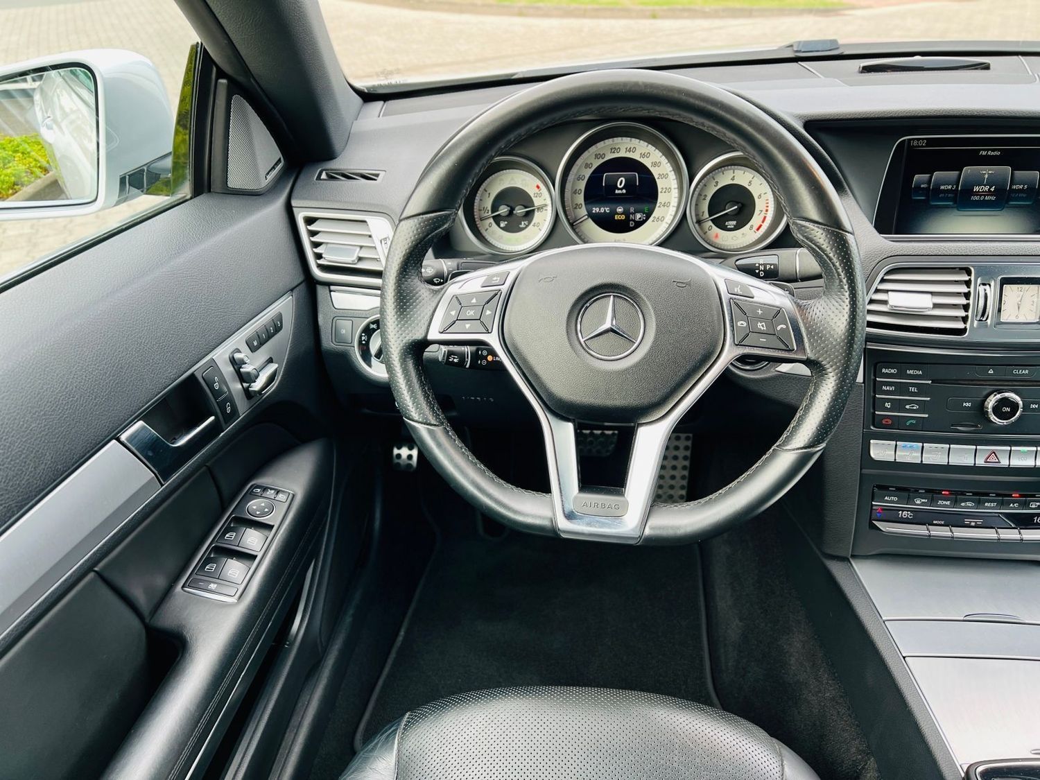 Fahrzeugabbildung Mercedes-Benz E 500 CABRIO AMG - Distronic, 360°, LED, Memory,