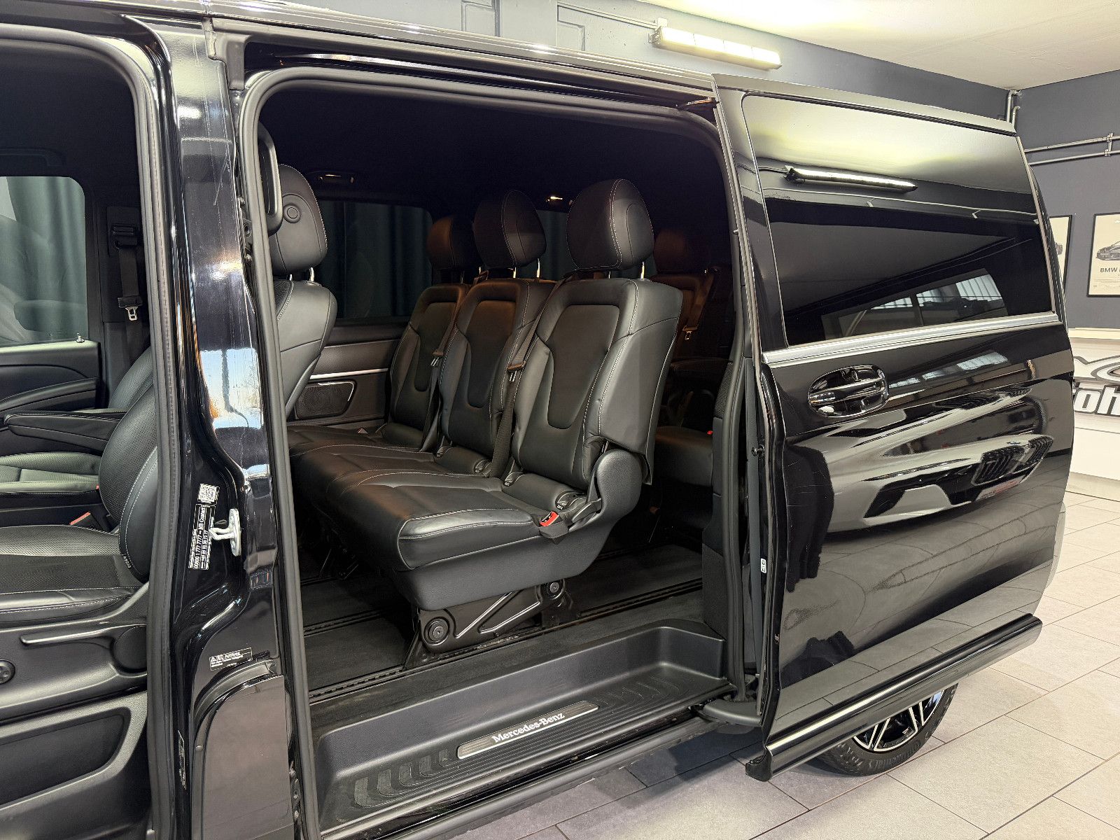 Fahrzeugabbildung Mercedes-Benz V 250d AVANTGARDE AMG EDITION lang|360°|AHK|LEDE