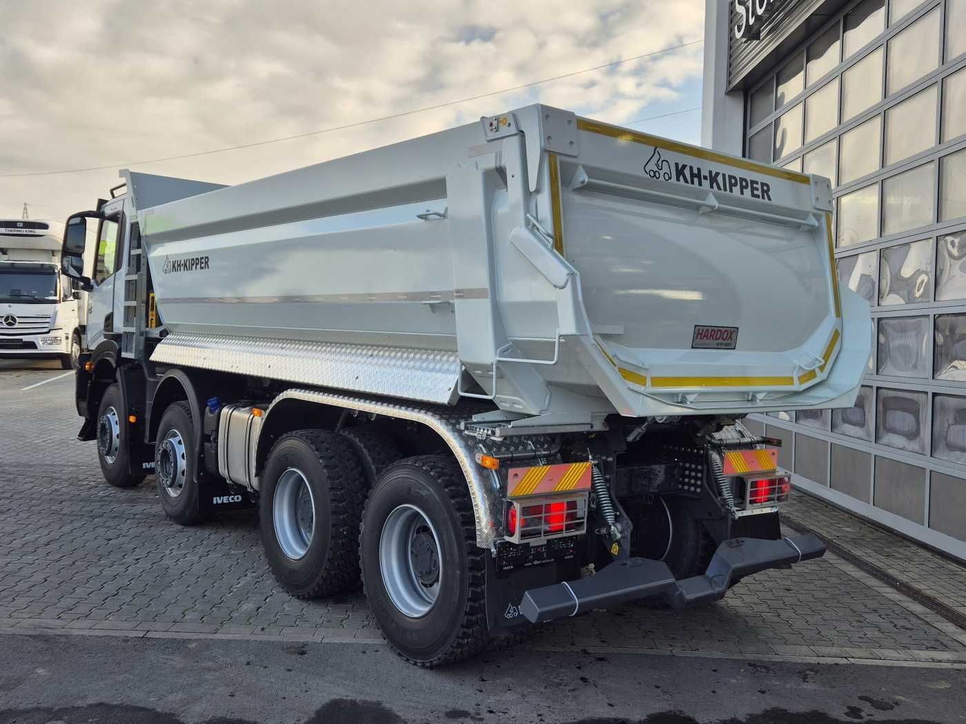 Fahrzeugabbildung Iveco AD360X46Z HR OFF 8x4 Hinterkipper HARDOX DAB+