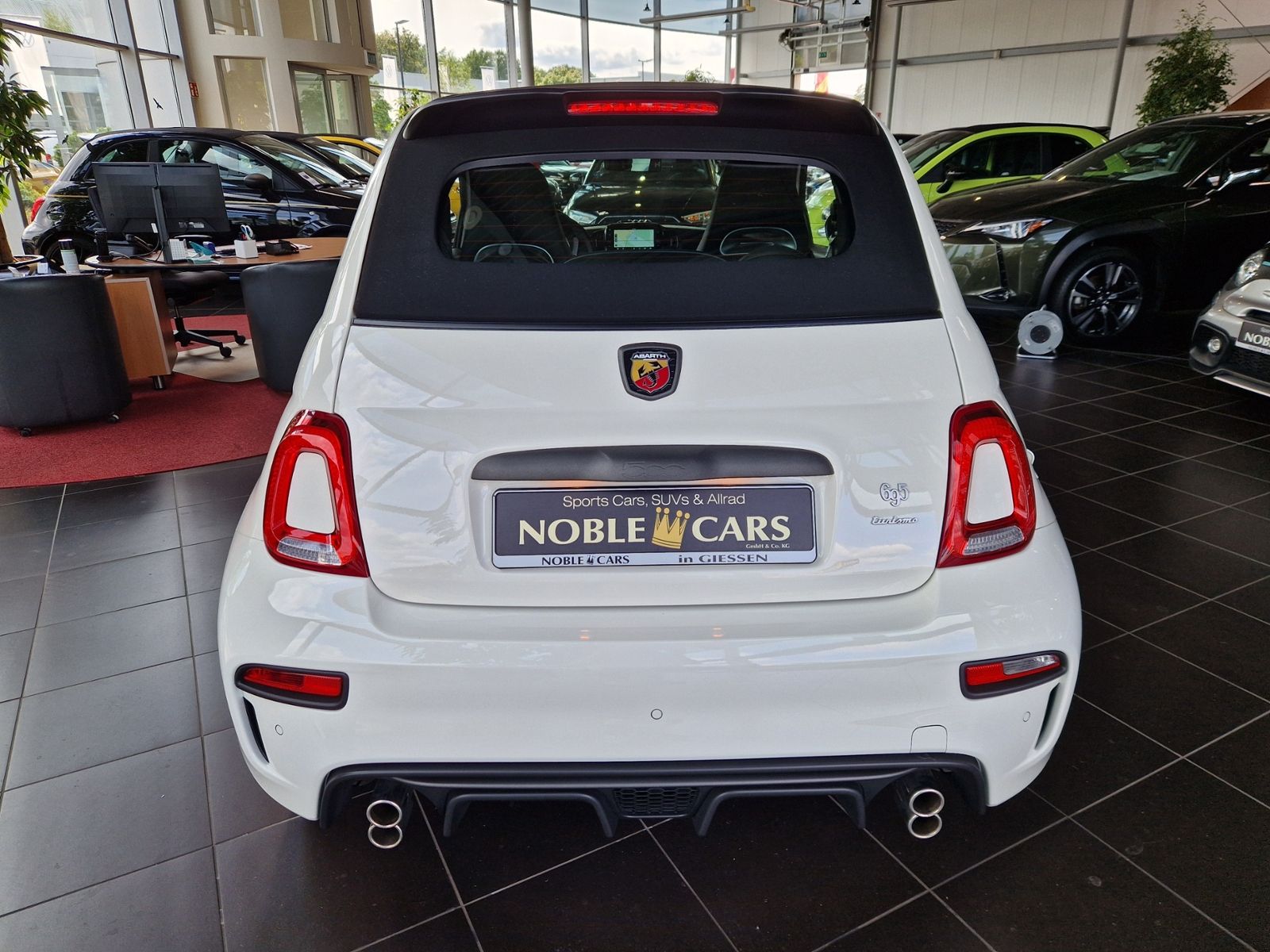 Fahrzeugabbildung Abarth 695C Turismo BEATS NAVI LEDER
