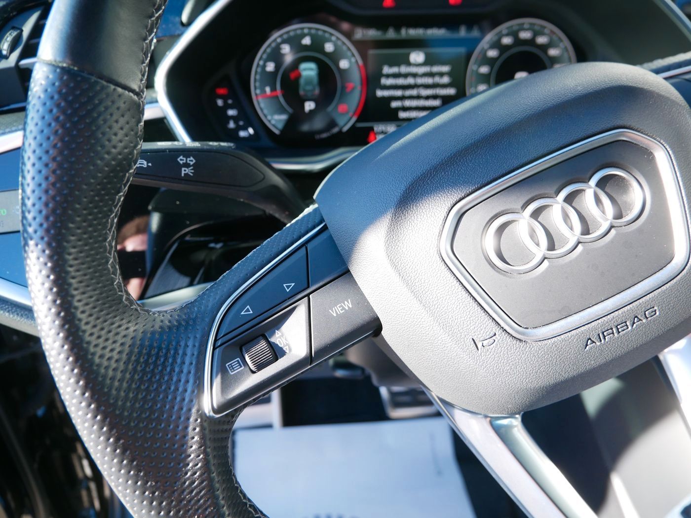Fahrzeugabbildung Audi Q3 40 2.0 TFSI quattro S-Line NEU56T AHK Kamera