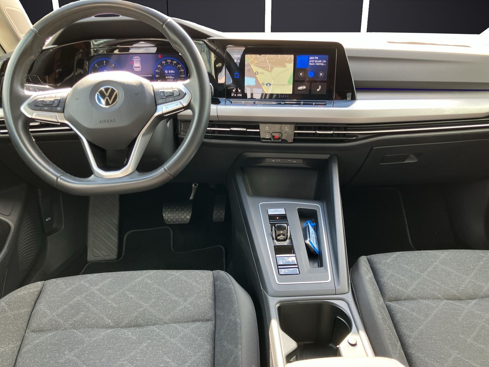Fahrzeugabbildung Volkswagen Golf VIII Variant TDI Life DSG LED Navi ACC AHK