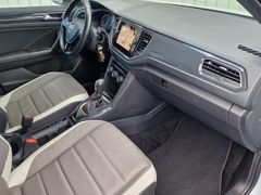 Fahrzeugabbildung Volkswagen T-Roc 1.5 TSI Sport Navi Leder SiHz PDC ACC AHK