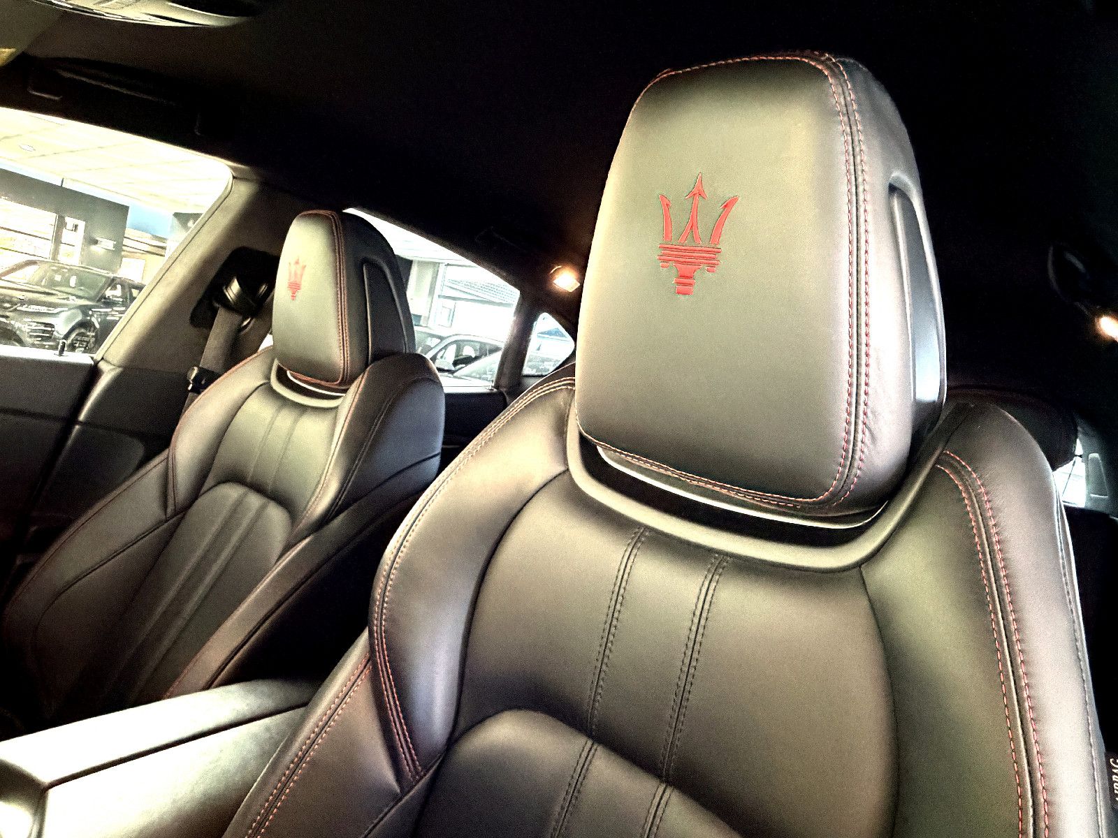 Fahrzeugabbildung Maserati Levante S/CARBON/HARMAN-KARDON/KAMERA/BRD
