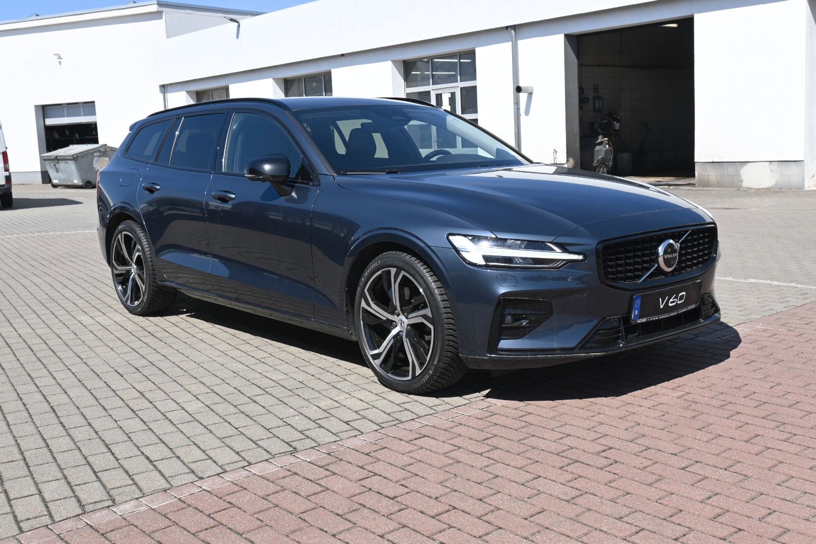 Fahrzeugabbildung Volvo V60 B4  Diesel Plus Dark *H&K*LED*360*LED*FSHZG