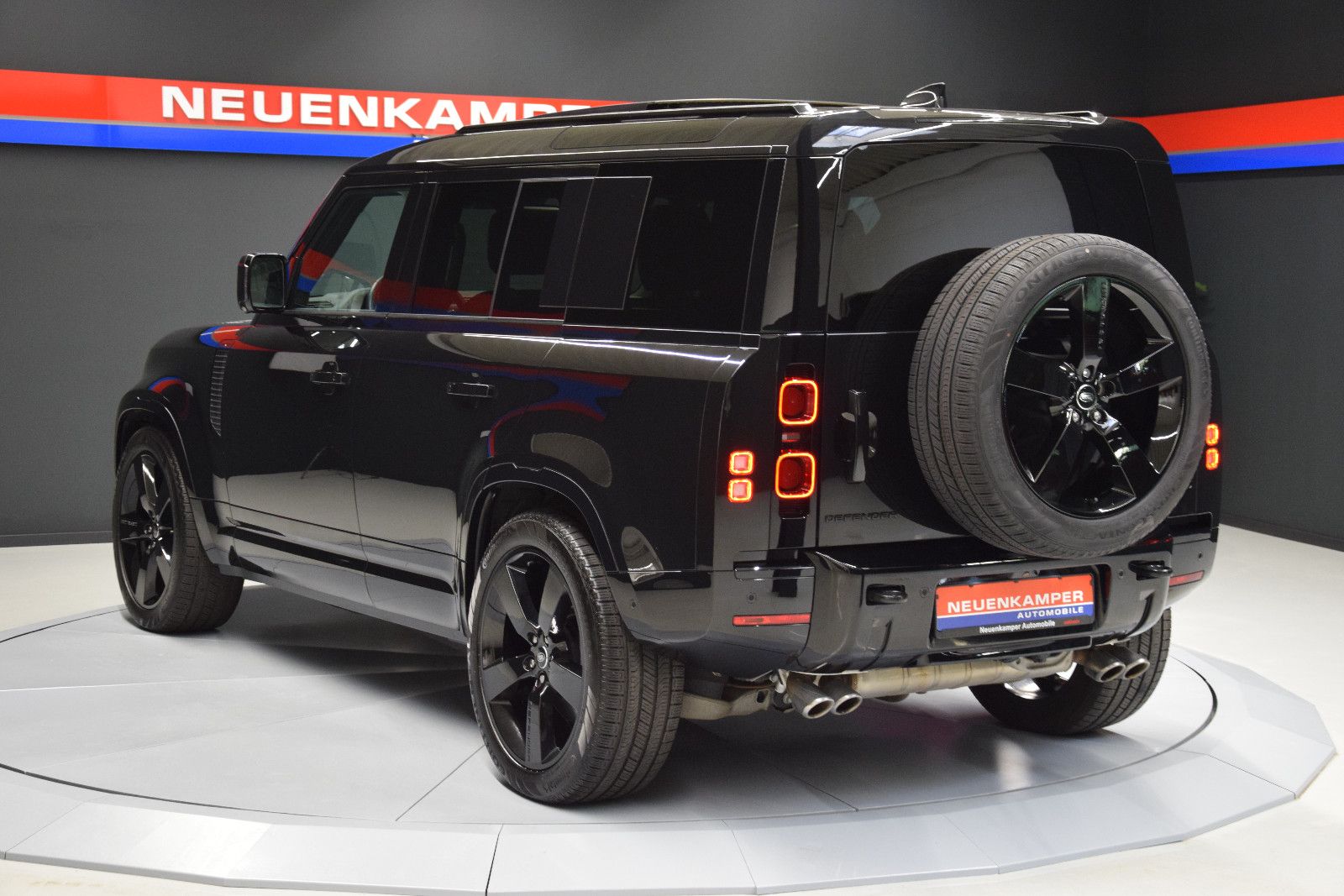 Fahrzeugabbildung Land Rover Defender 110 X-Dynamic HSE 5.0 V8 Pano Matrix