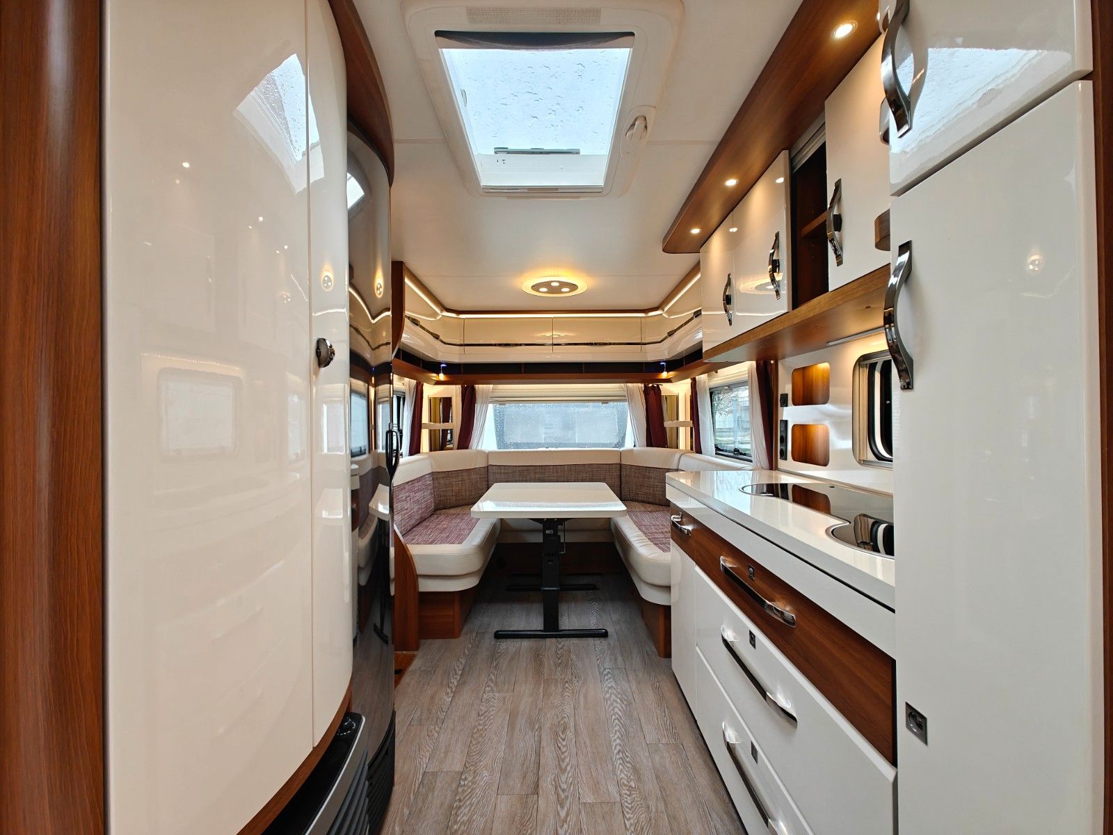 Fahrzeugabbildung Hobby Excellent 540 UFe - Fahrradträger, TV, 1.750kg -