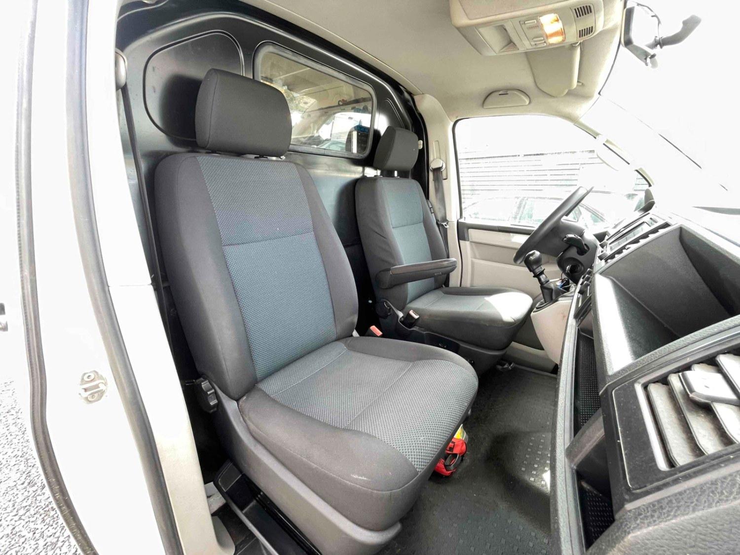 Volkswagen T6 Transporter Kasten Mittelhochdach lang  Klima