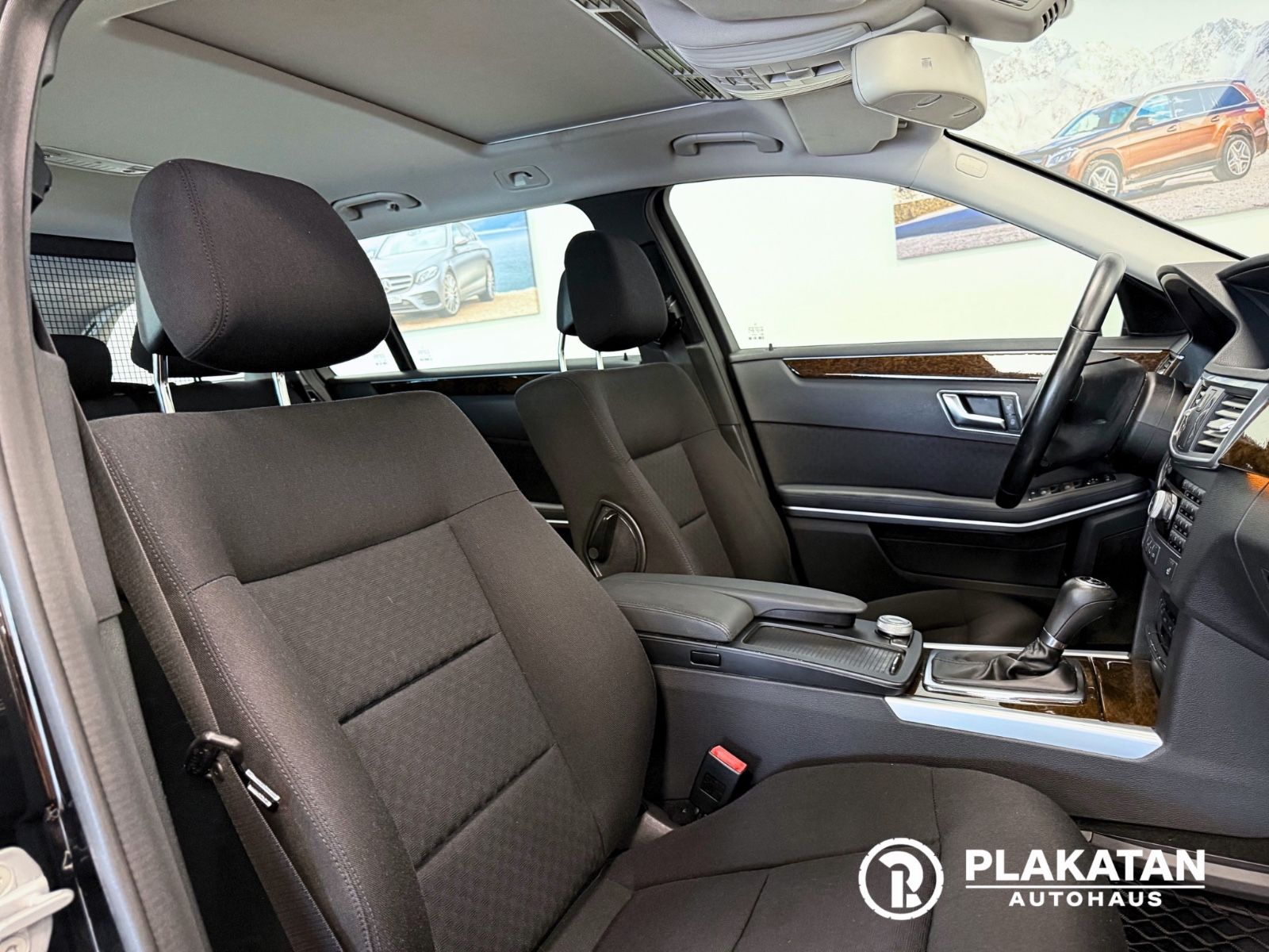 Fahrzeugabbildung Mercedes-Benz E 200 T-Modell Abst-Tempomat Navi MB-Service