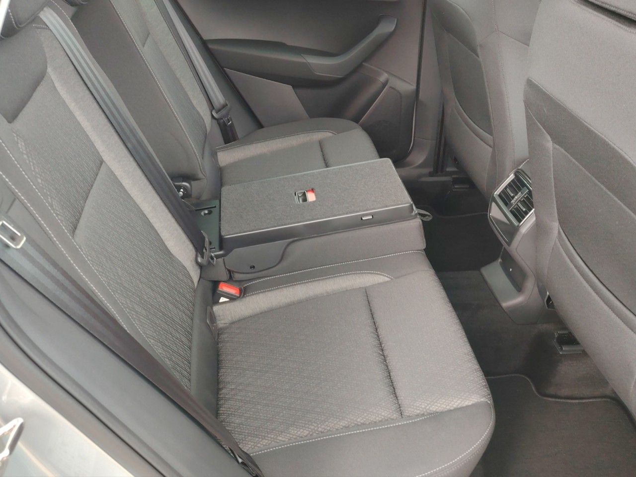 SKODA Karoq Selection Style TSI DSG – 5 Jahre Garantie - Bild 20