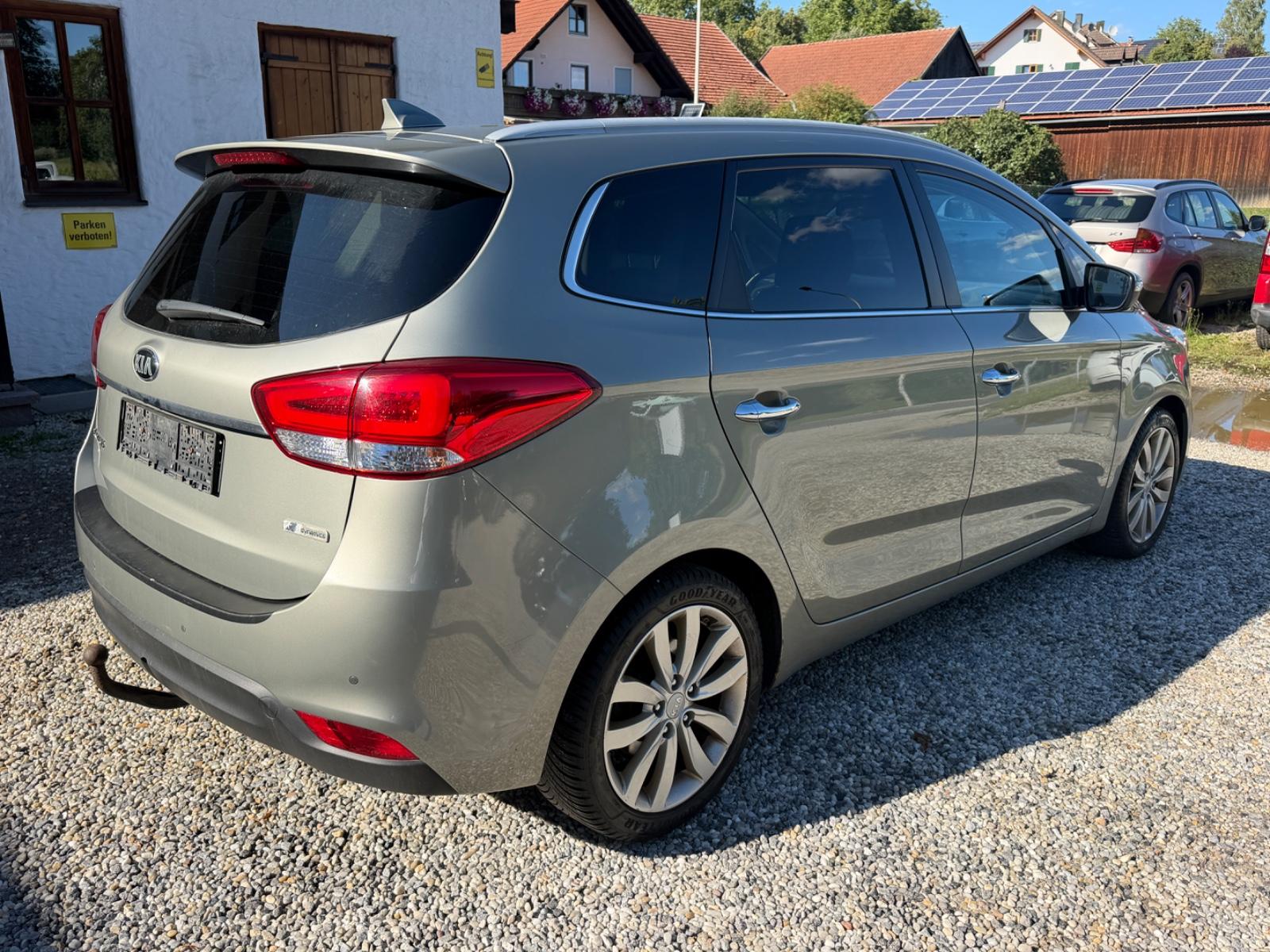 Kia Carens 2015 — engine 1.685 cm³, 116 HP (85kW)