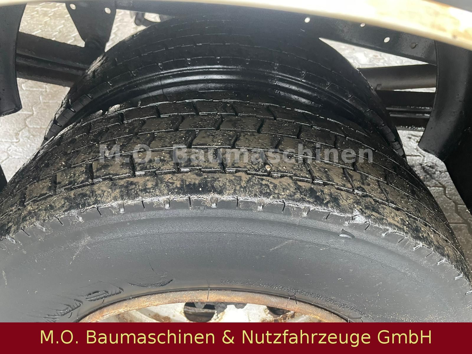 Fahrzeugabbildung Mercedes-Benz Atego 817 K / Absetzkipper / 7,49 t / Euro 2 /