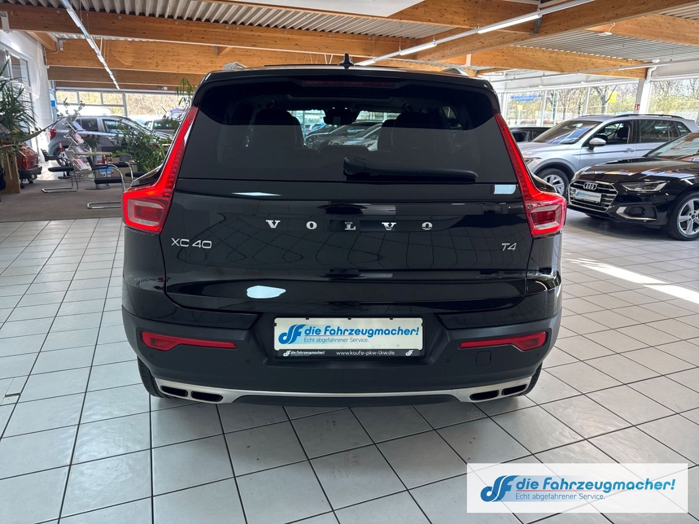 Fahrzeugabbildung Volvo XC40 Momentum Pro 2WD T4 Navi Digitales Cockpit