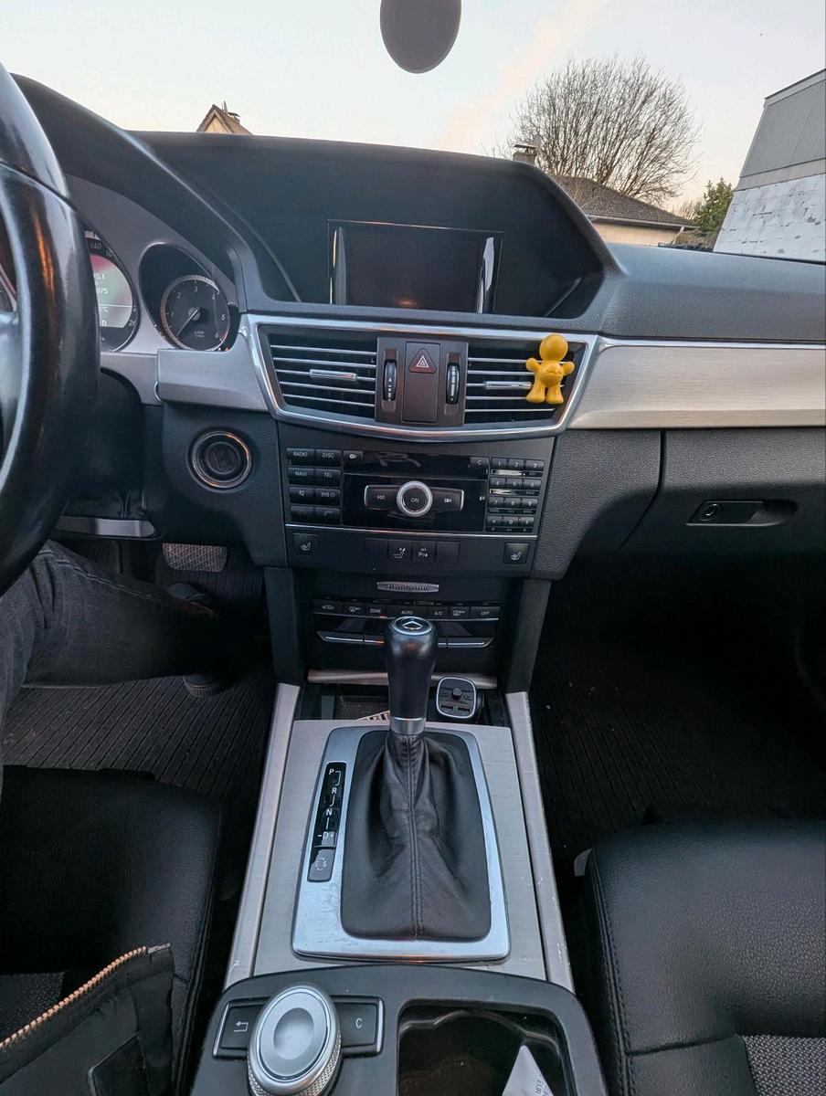 Mercedes-Benz E220 2010 — photo 10