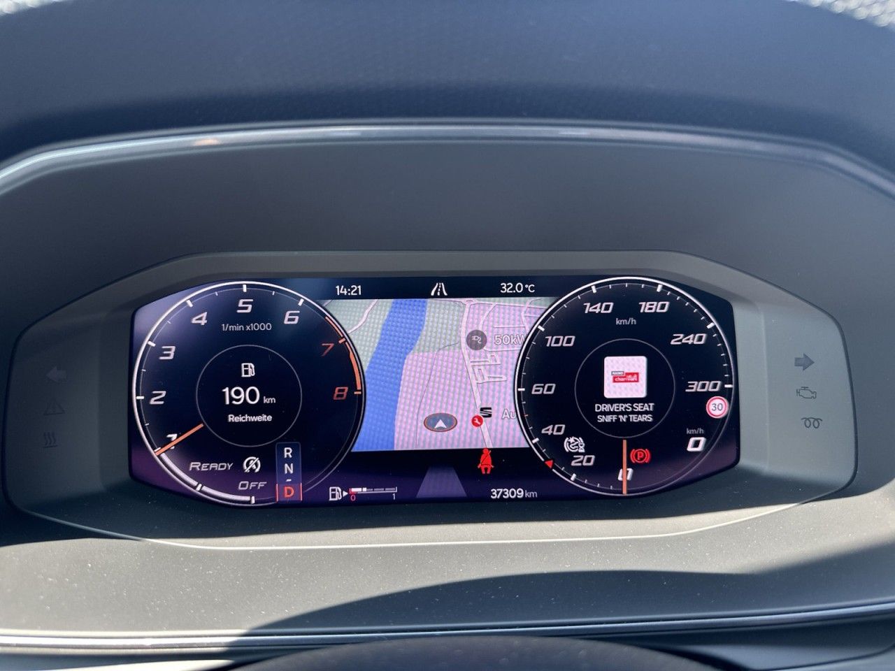Fahrzeugabbildung CUPRA Leon 2.0TSI 245PS DSG-Navi-MatrixLED-Kamera* - mit KI generiert/bearbeitet