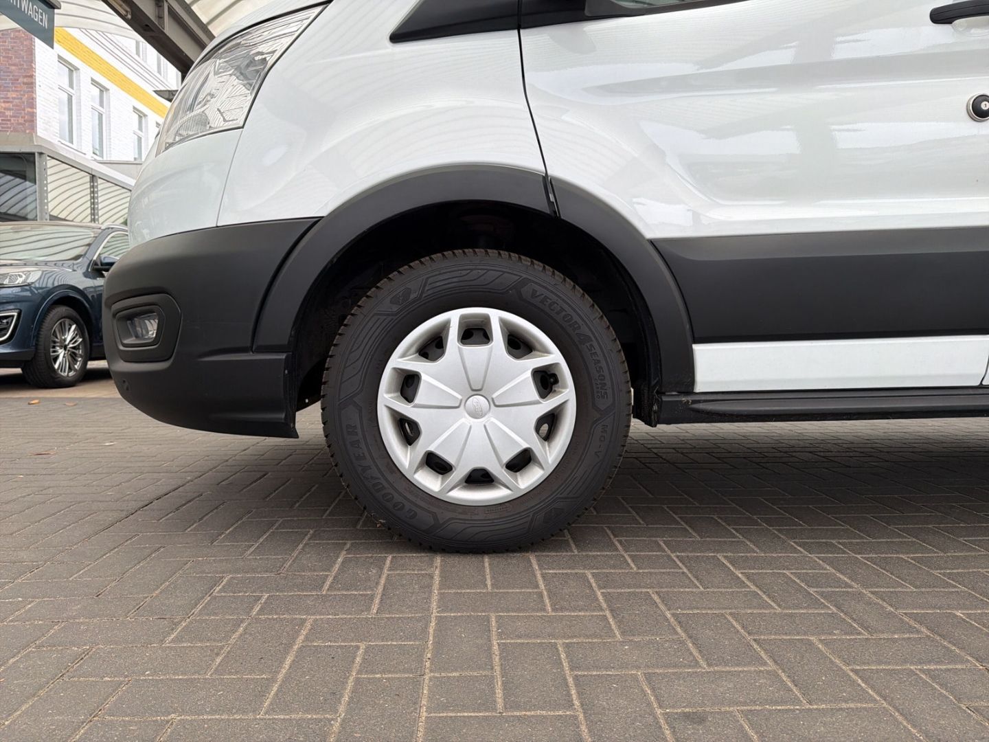 Fahrzeugabbildung Ford Transit Kasten 350 L3 Trend AHK Apple CarPlay An