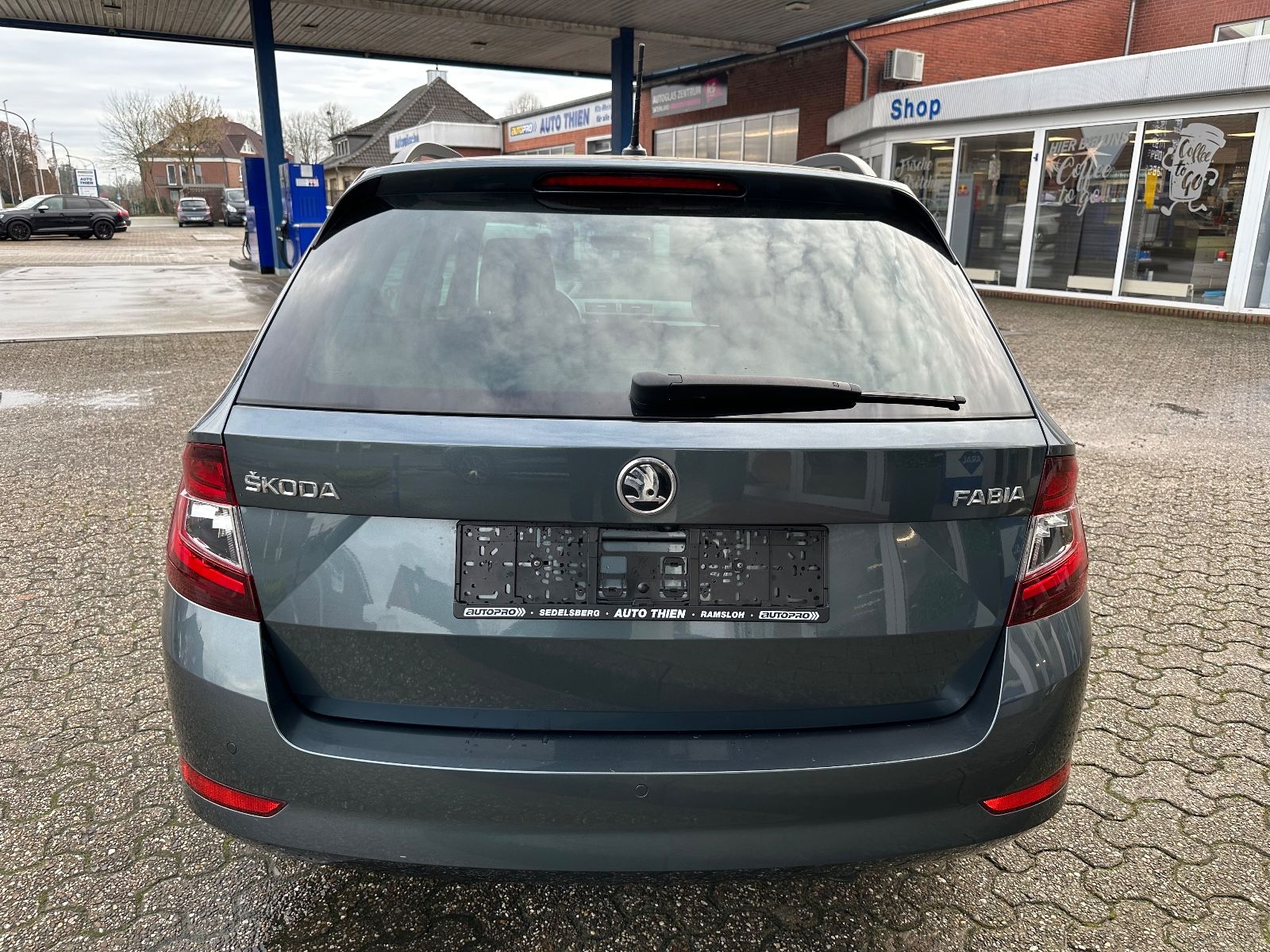 Fahrzeugabbildung SKODA Fabia Combi 1.0 TSI Style SHZG/EPH/Carplay