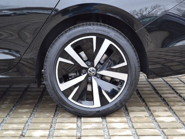 Passat Variant 1.5 eTSI DSG Business AHK/LED/18-