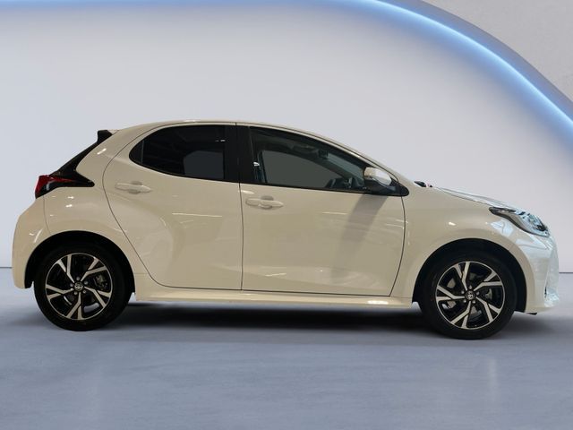 Fahrzeugabbildung Toyota Yaris 1.5 Teamplayer +ComfP LED,SHZ,ACC,Kam.,AUT