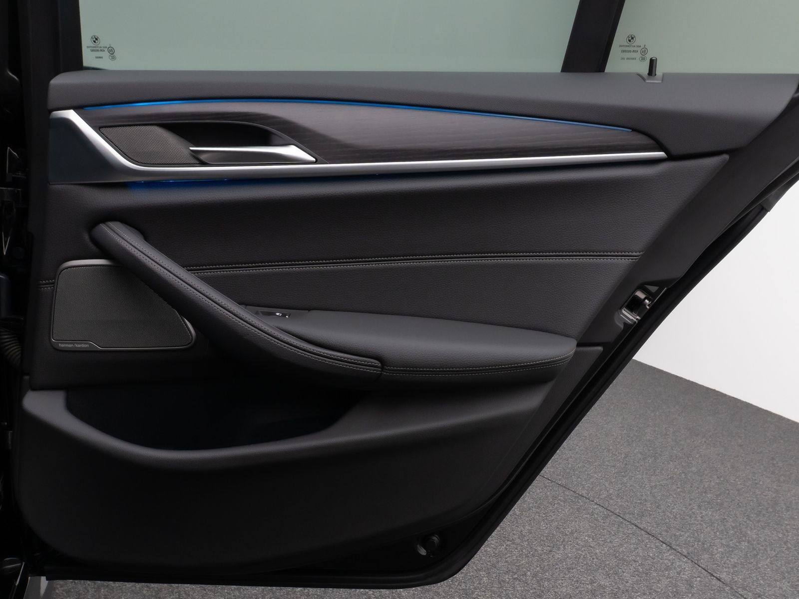 Fahrzeugabbildung BMW 530e xD M Sport Panorama HUD DAB H/K PDC AHK