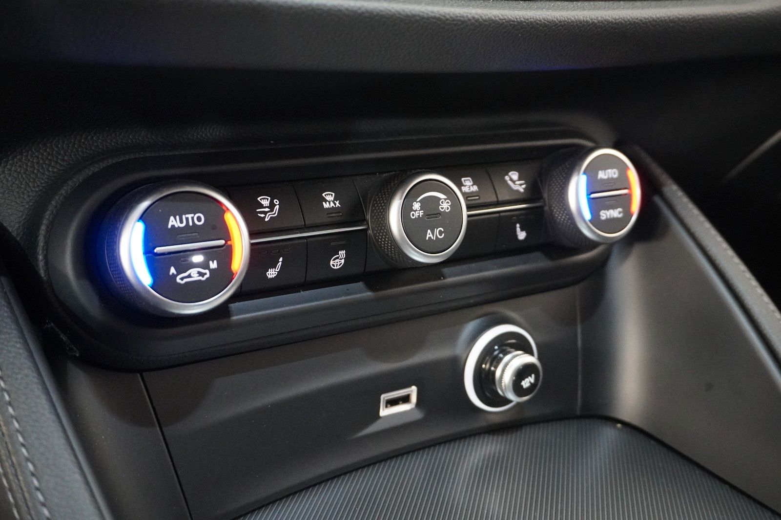 Fahrzeugabbildung Alfa Romeo Stelvio 2.2D VELOCE Q4 NAVI/LED/KAMERA/MATRIX/SH