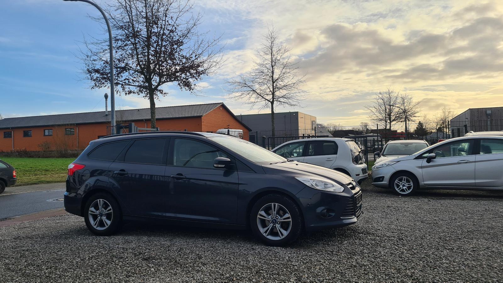 Ford Focus 2013 — interior