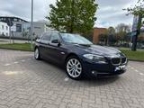 BMW 525d xDrive dunkelblau metallic Panora... - BMW 525 in Hamburg