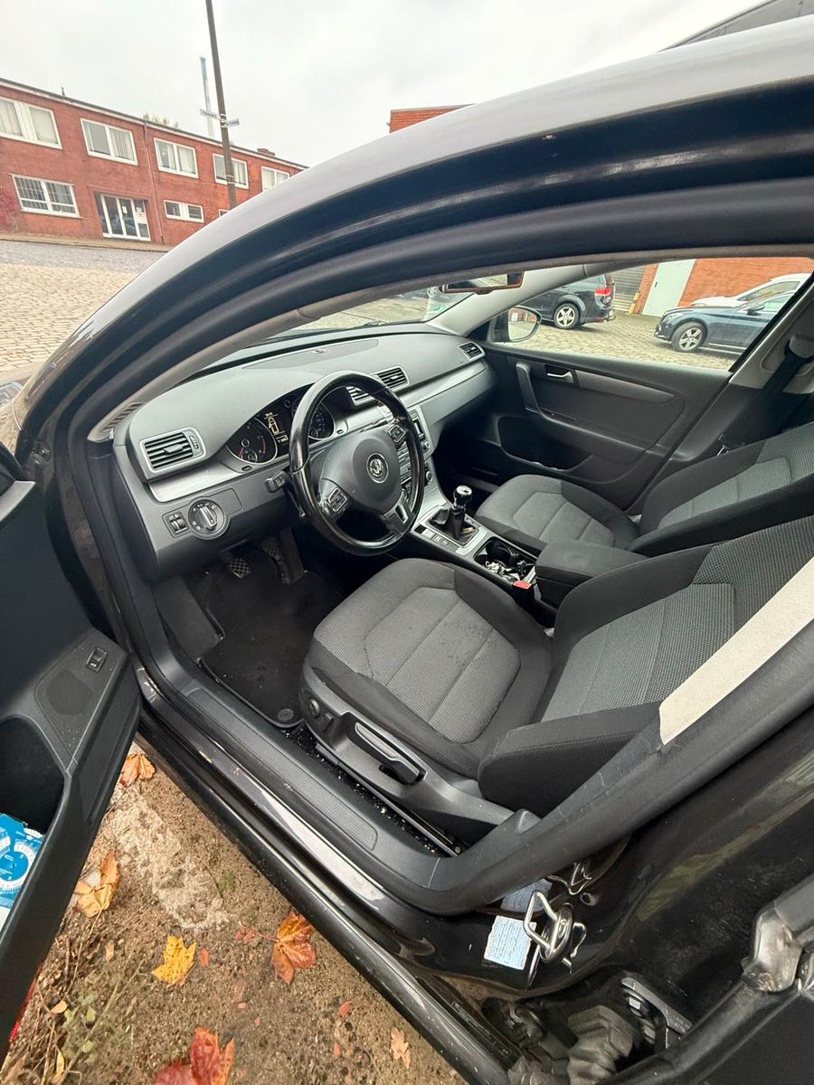 Volkswagen Passat 2011 — photo 11
