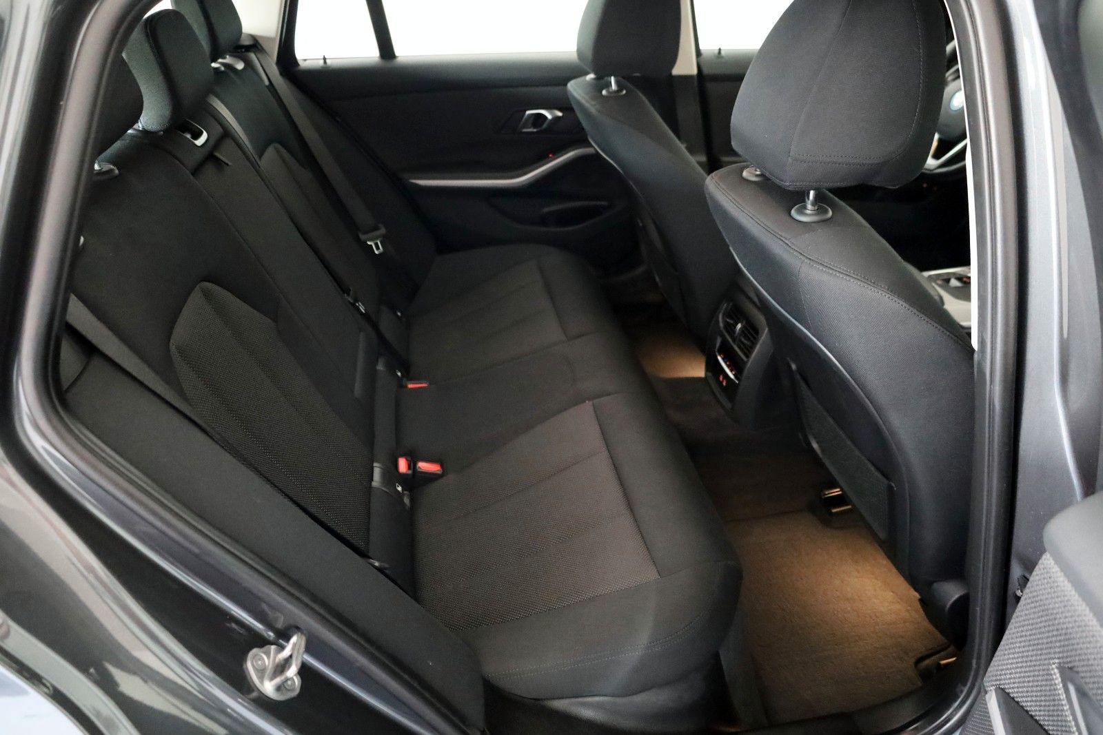 Fahrzeugabbildung BMW 330 e Advantage Touring,Navi,LED,Kamera,Carplay