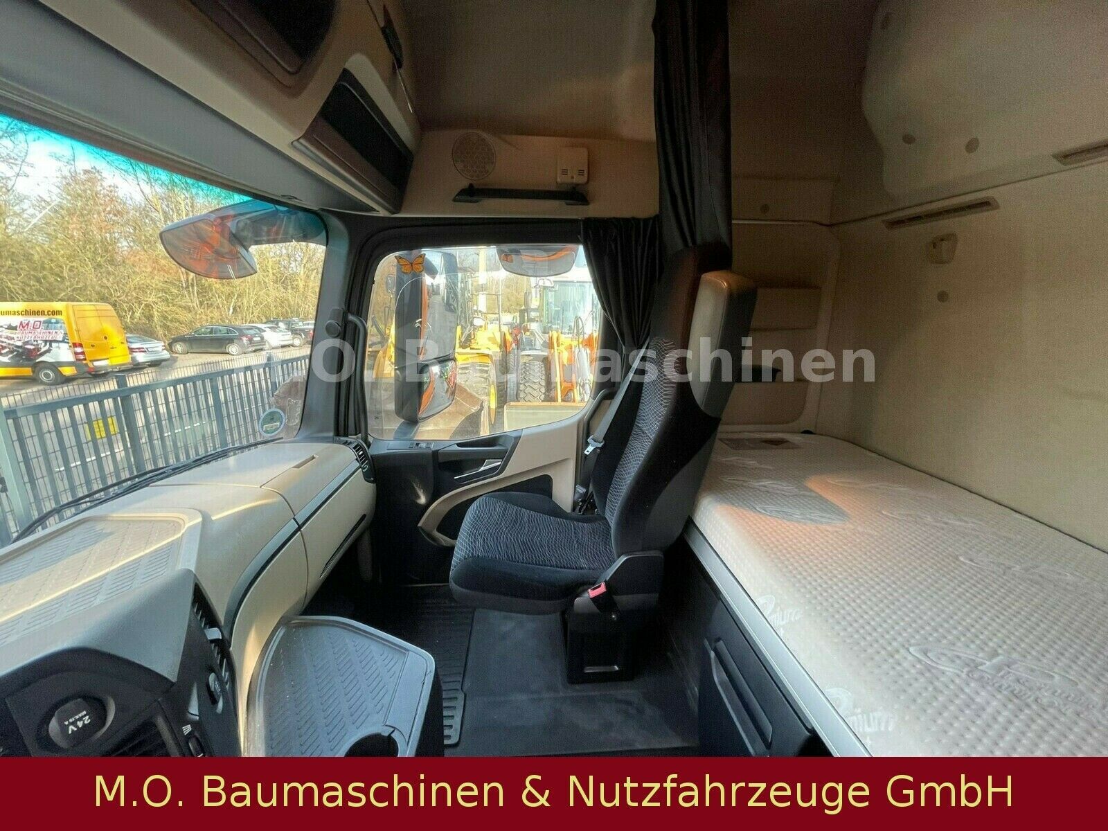 Fahrzeugabbildung Mercedes-Benz Actros 1843  / 4x2 / AC / Euro 6 / Kipphyr.