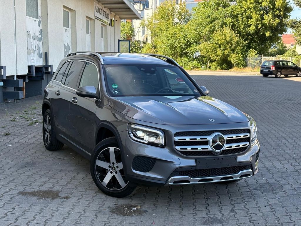 Image of Mercedes-Benz GLB 220
