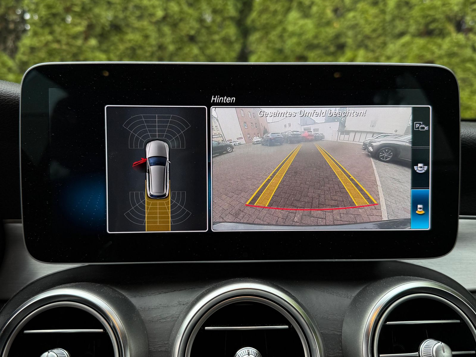 Fahrzeugabbildung Mercedes-Benz C 300 d Aut. AMG-Line LED+NAV+SHZ+DIST+KAM+PARK