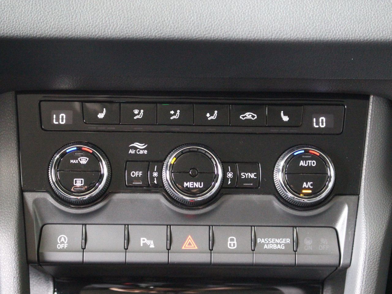 Fahrzeugabbildung SKODA Karoq 1.5 TSI ACT Selection ACC/AHK/RFK/LED
