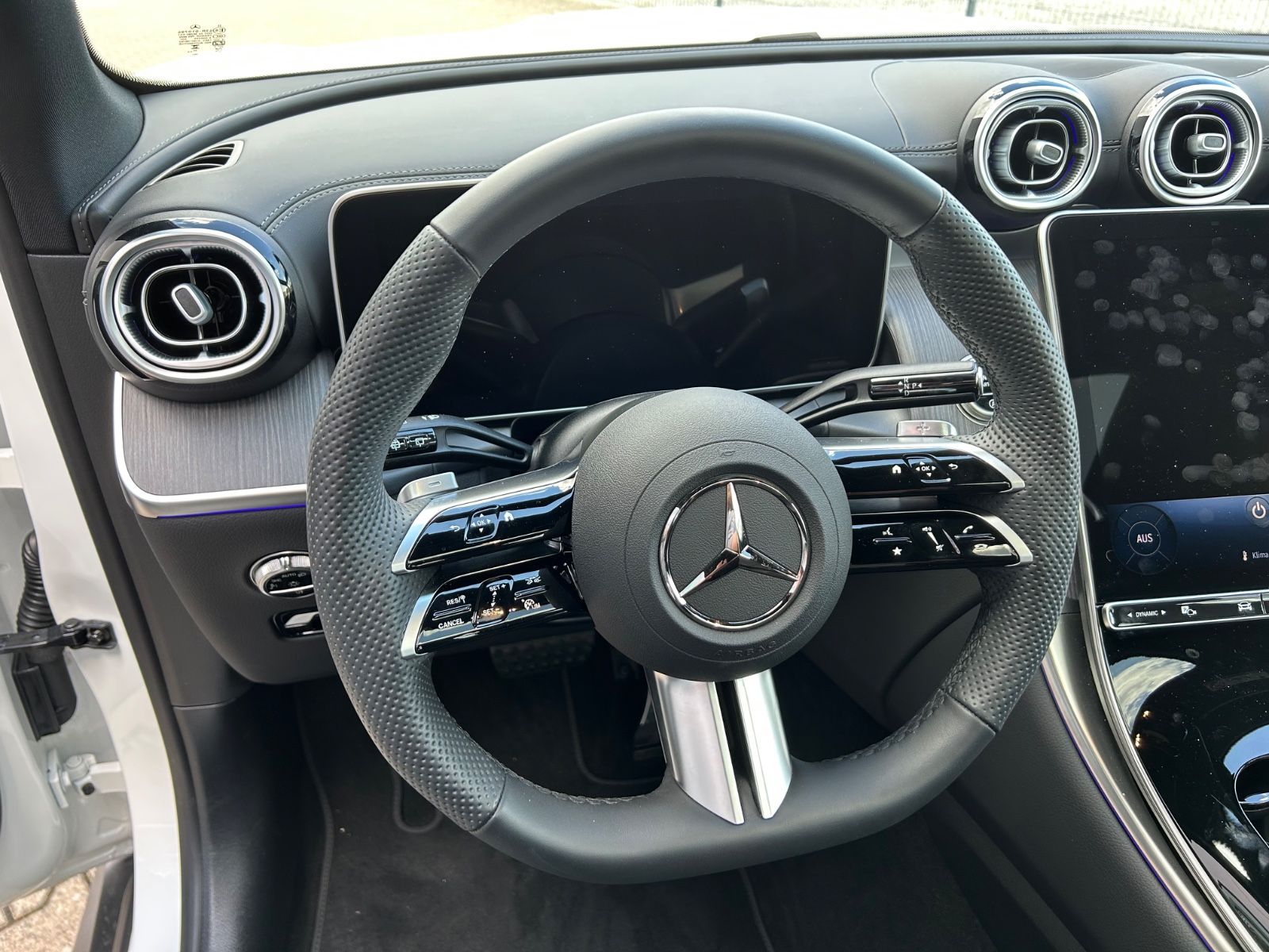 Fahrzeugabbildung Mercedes-Benz GLC 220 d 4Matic Edition AMG Line+PANO+AHK+MEMO