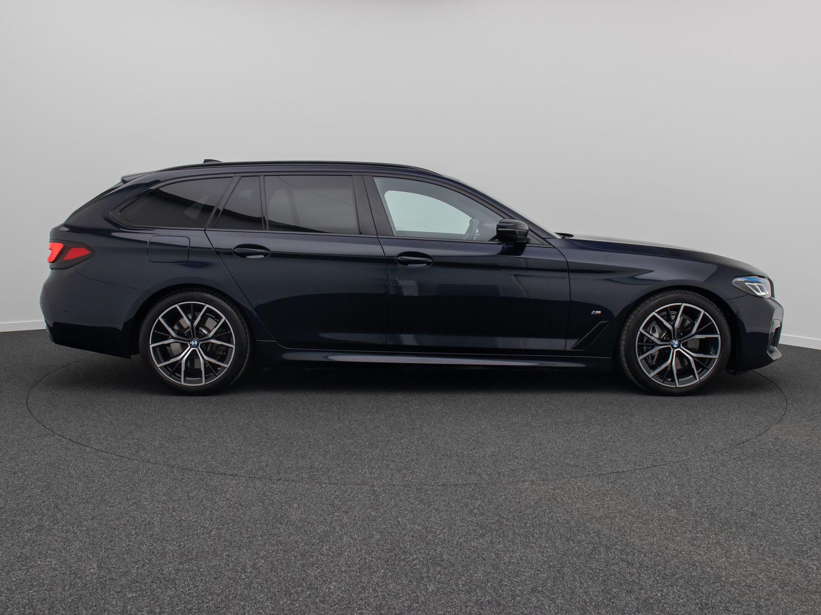Fahrzeugabbildung BMW 530d M Sport Laser DAB Kamera HUD Panorama 19"