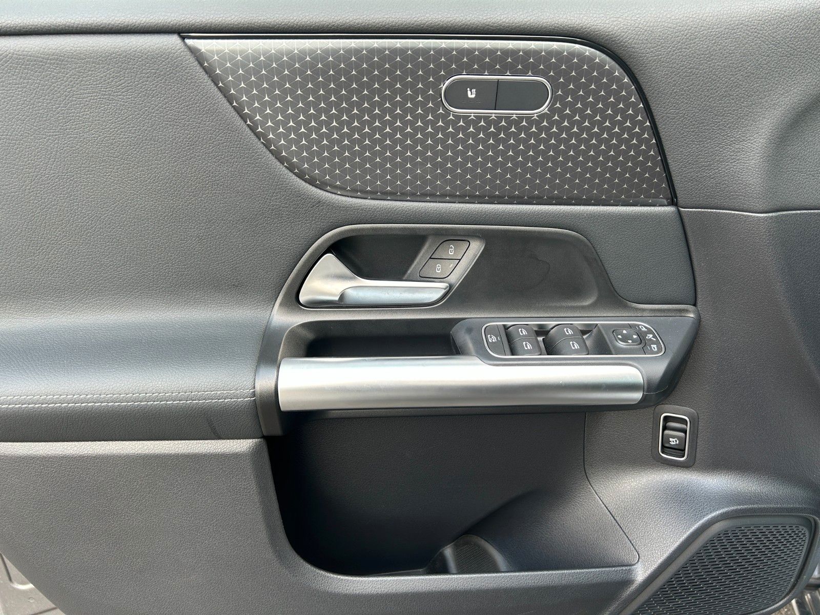 Fahrzeugabbildung Mercedes-Benz B 180 Progressive+PARK+SPIEGEL+LED+DAB+DIGITAL