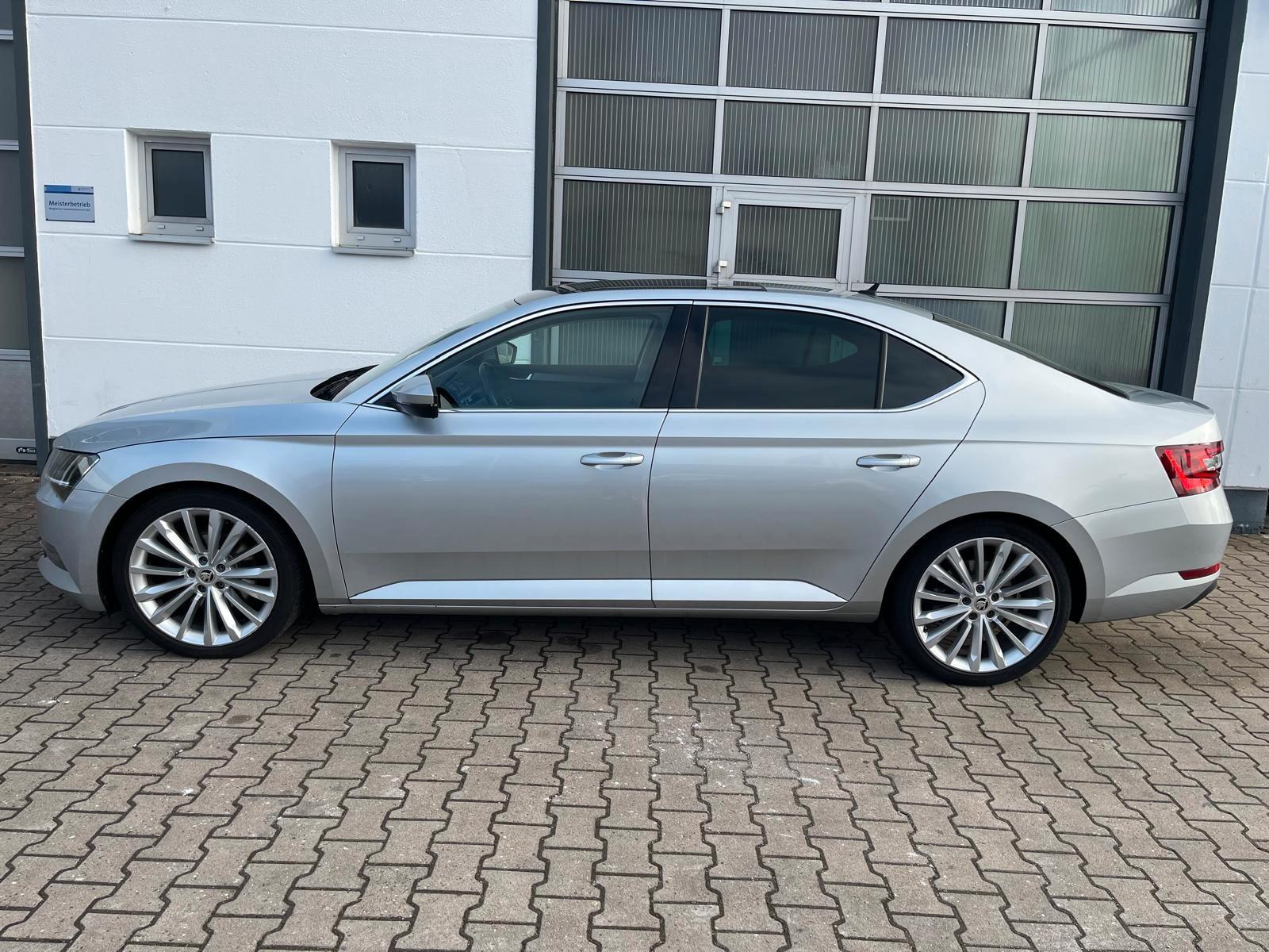 Skoda Superb Limo 2.0TDI/1HD/MWST/NAVI/4xSHZ/ESD/PANO