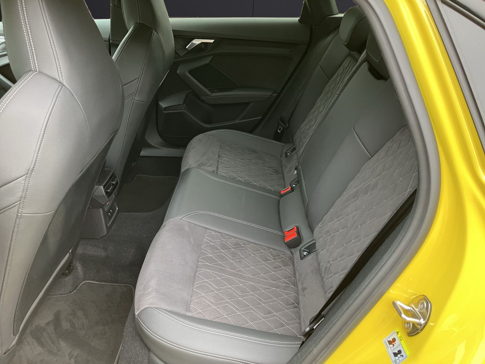 Fahrzeugabbildung Audi A3 Limousine 40 TDI quattro MATRIX NAVI STANDH K