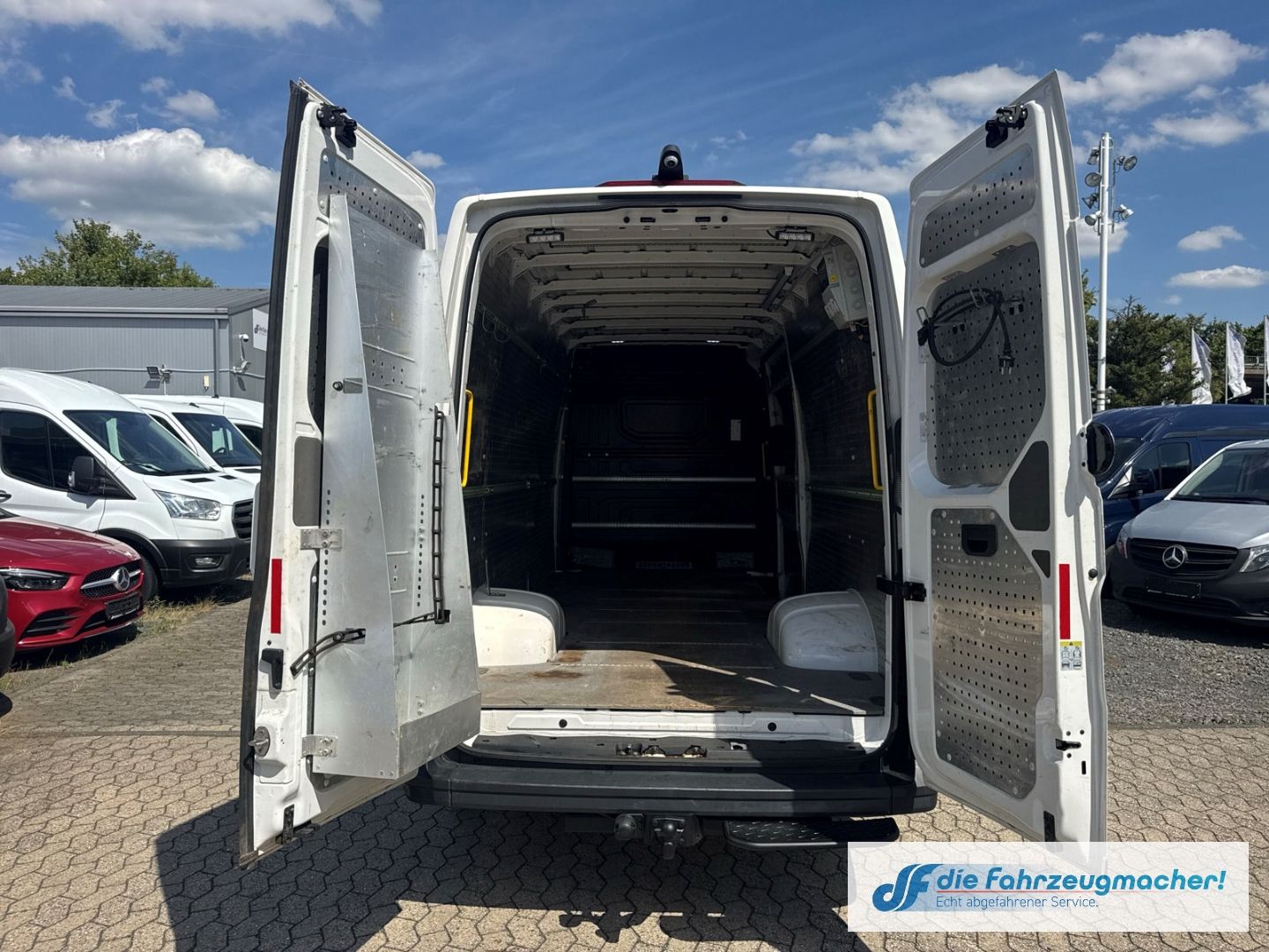 Fahrzeugabbildung Volkswagen Crafter Kasten MAXI 50 lang Hoch 5t-3,5tmög. AHK