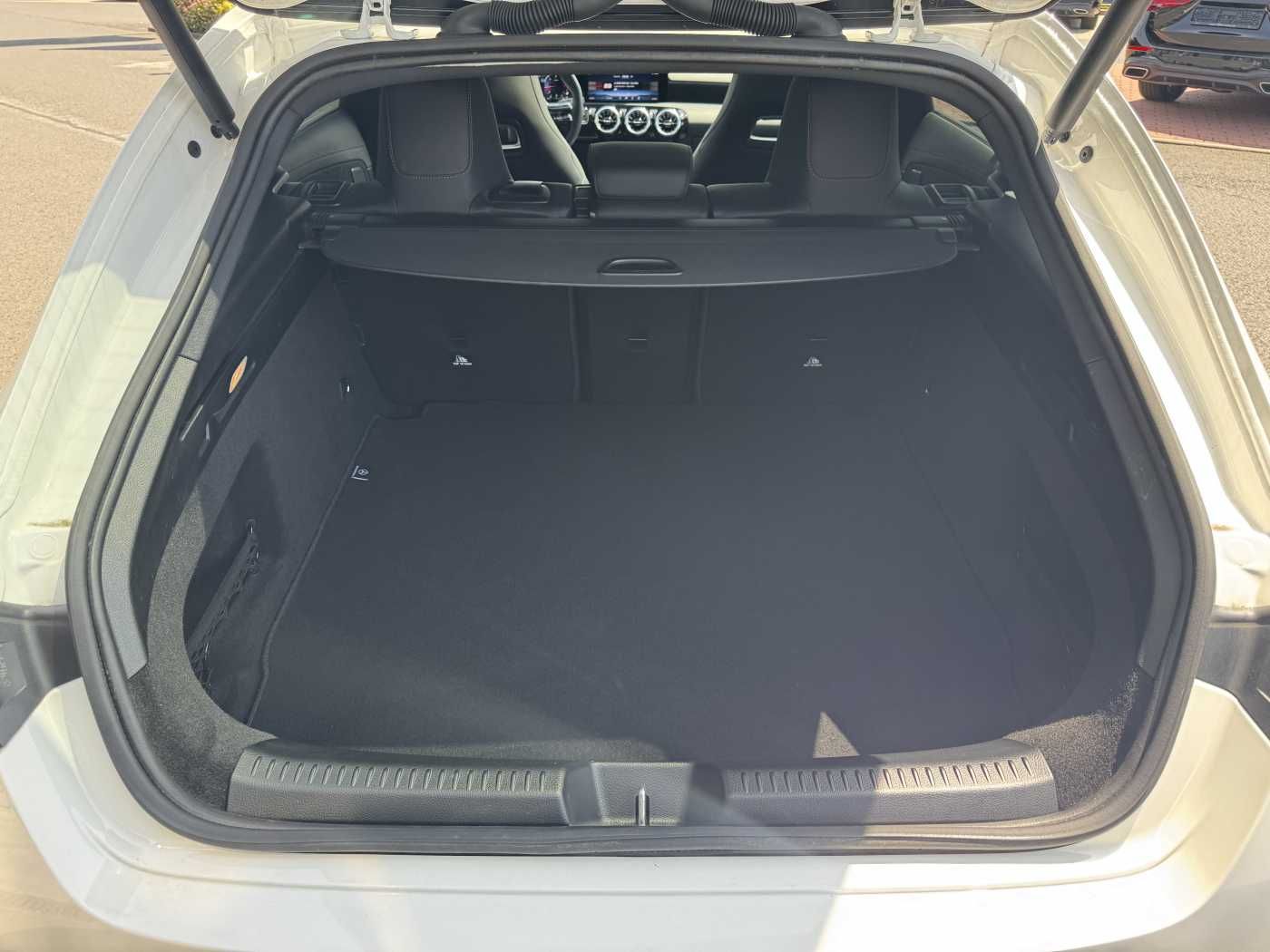 Fahrzeugabbildung Mercedes-Benz CLA 220d Shooting Brake AMG+Pano+Distr+AHK+uvm.
