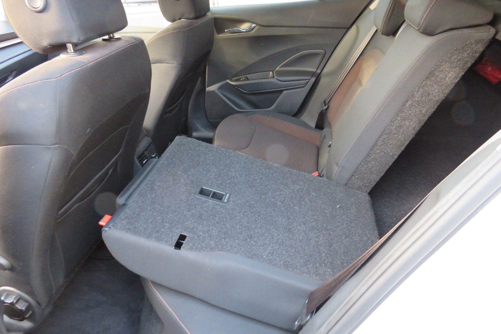 Fahrzeugabbildung SKODA Fabia SPORT DSG 17`SCHWARZ KESSY BI-LED PDC 1.H