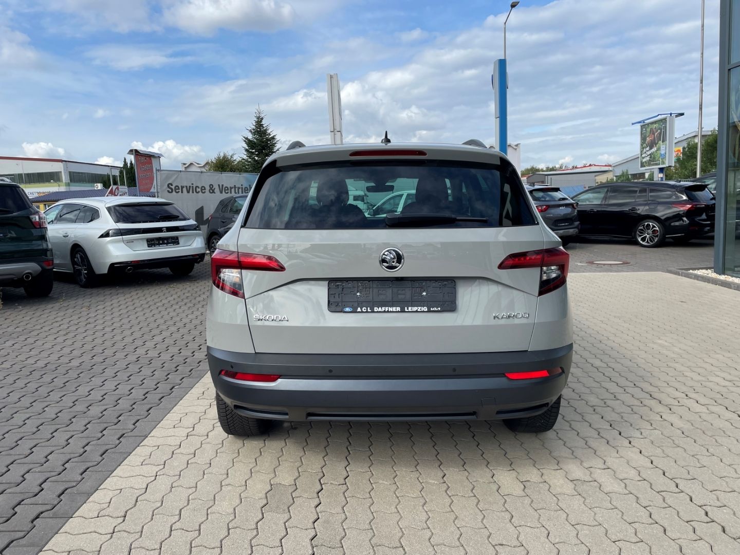 Fahrzeugabbildung SKODA Karoq Style LED Navi totWinkAss induktivLaden