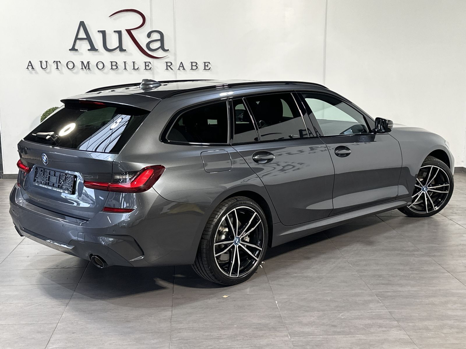 Fahrzeugabbildung BMW 320e Touring xDrive M-Sport NAV+LED+PANO+MEMORY