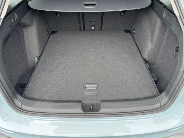 Fahrzeugabbildung Volkswagen Golf VIII Variant Move 1,5 l eTSI OPF DSG KLIMA