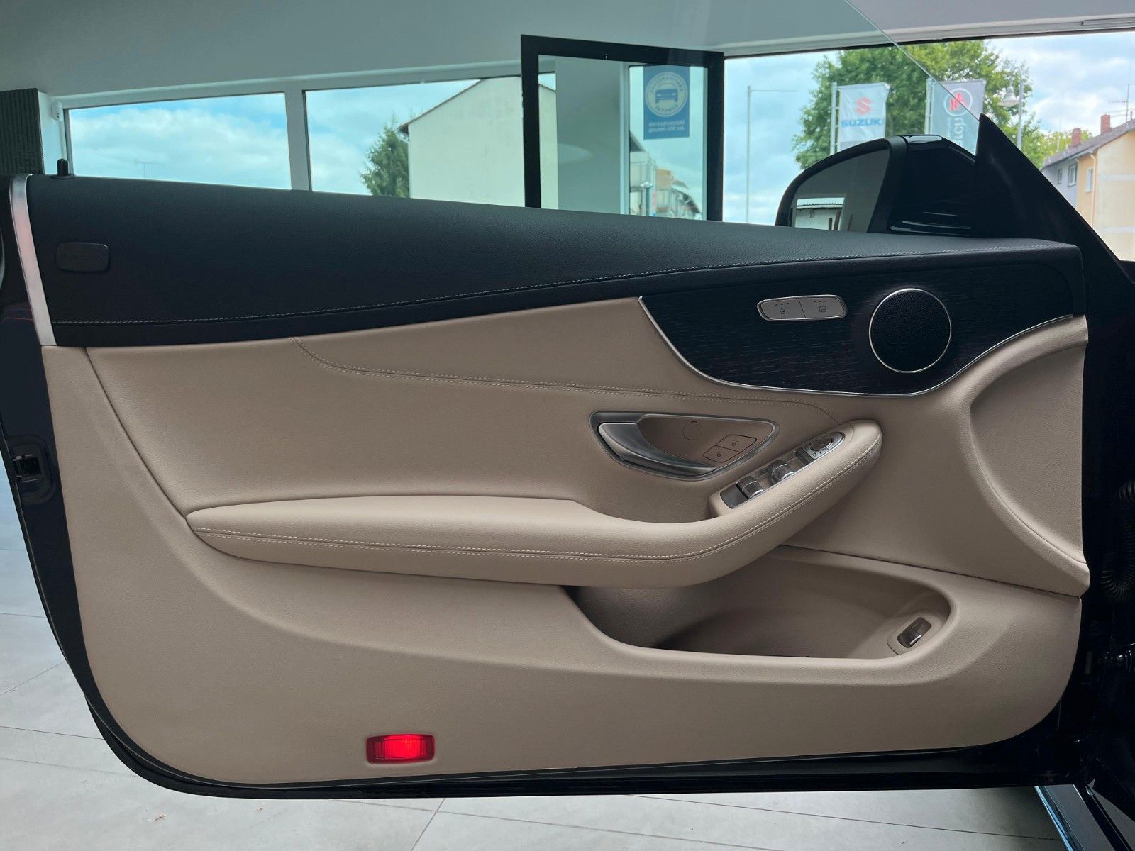 Fahrzeugabbildung Mercedes-Benz C 200 Cabrio AMG-Line*Airscarf*Park-Paket*