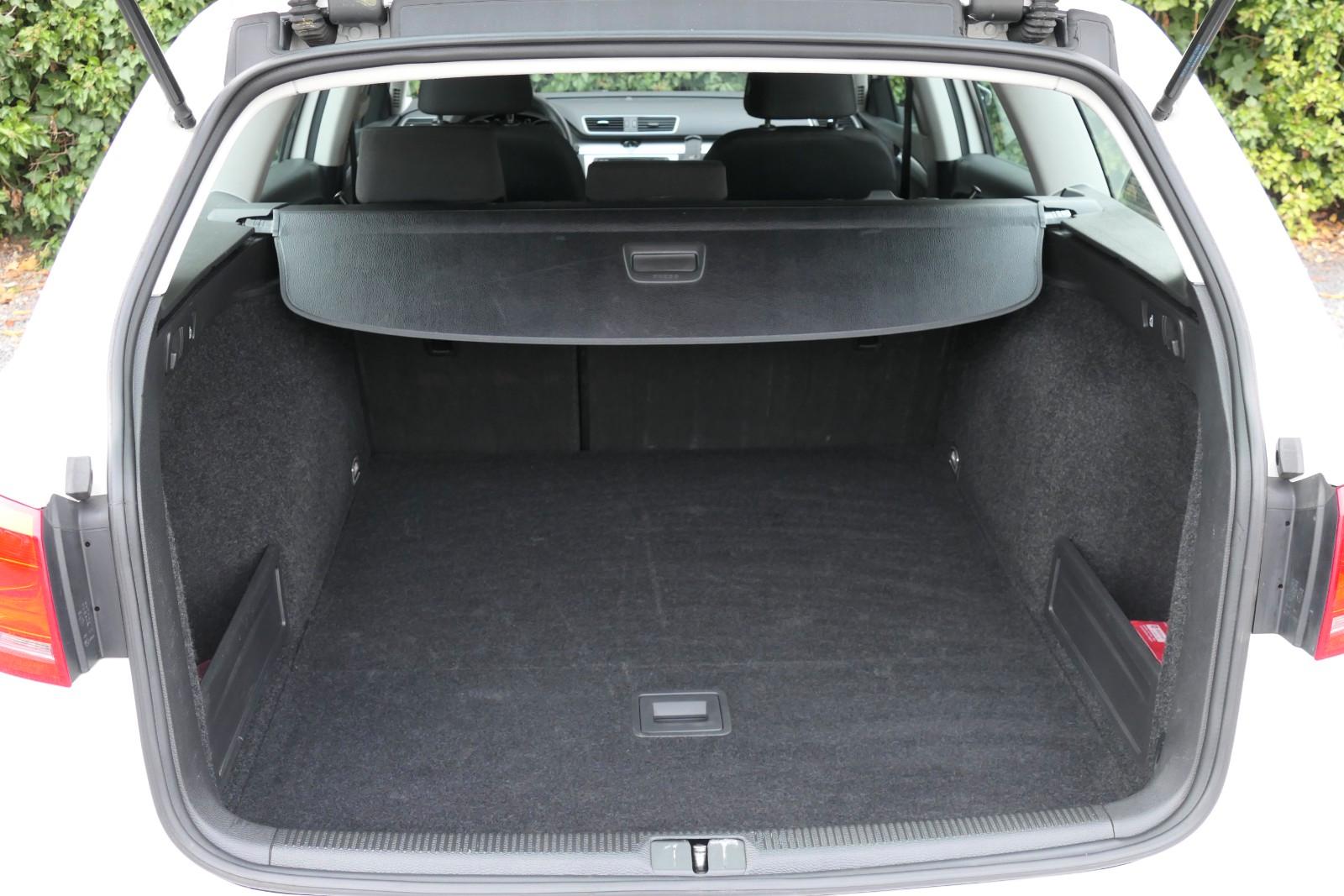 Volkswagen Passat 2012 — photo 14