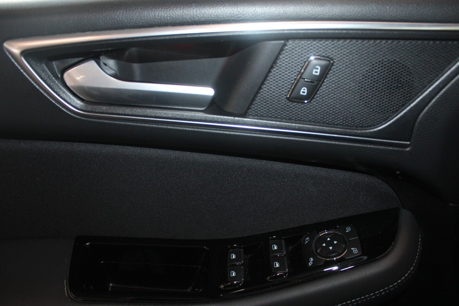 Fahrzeugabbildung Ford S-Max Titanium Aut. LED ACC 2xCAM WinterPak. uvm