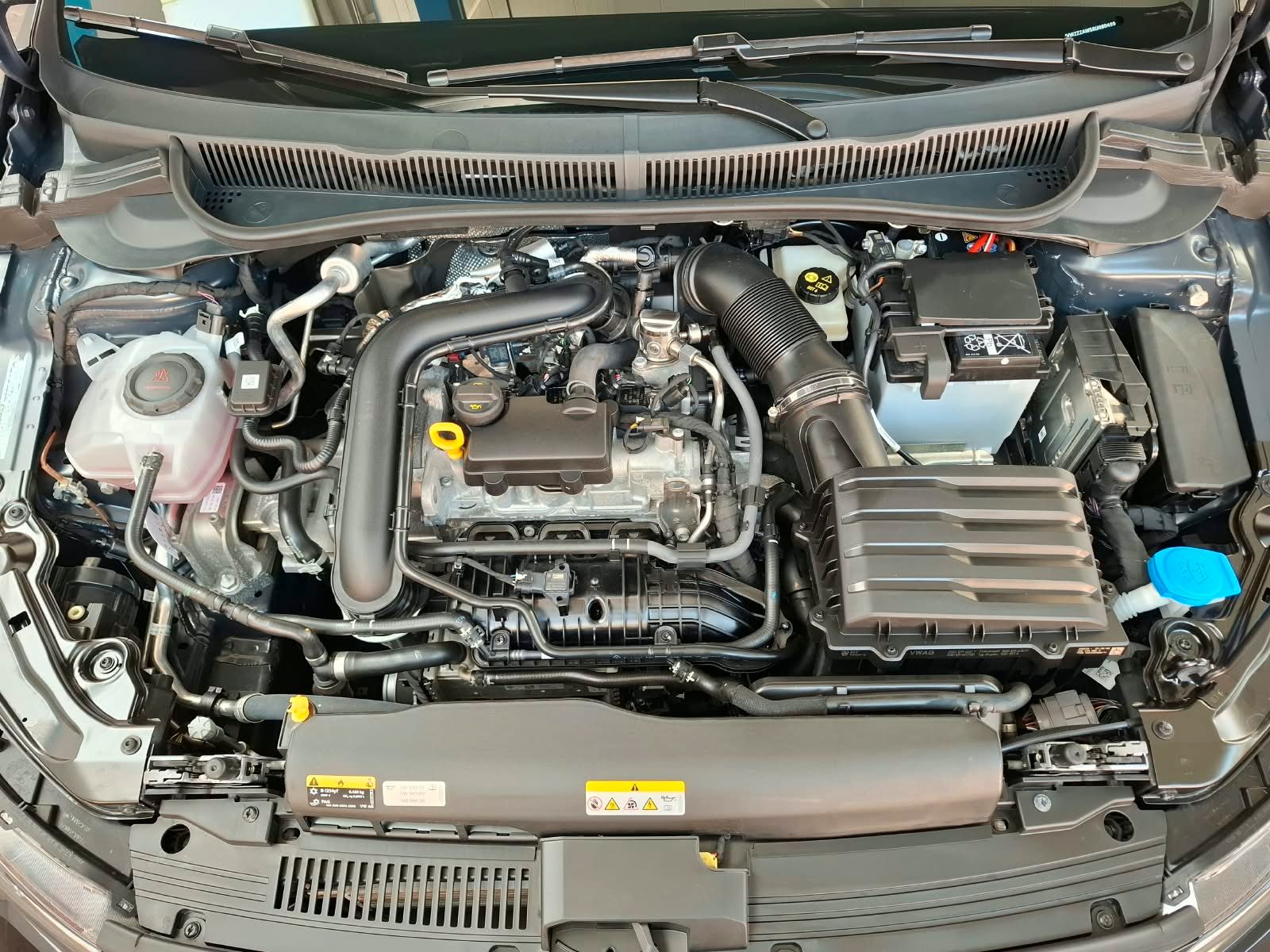 Fahrzeugabbildung Volkswagen Polo Move 1.0 TSI DSG + IQ.Drive + Kamera + LED